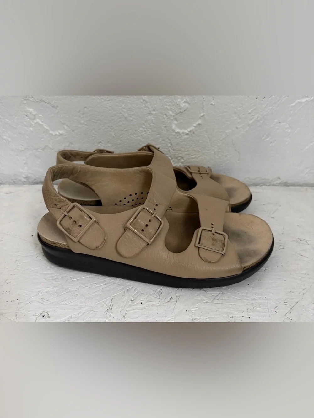 SAS Relaxed Walking Sandals Women Sz 9.5 W Beige Leather Comfort Shoe Adjustable